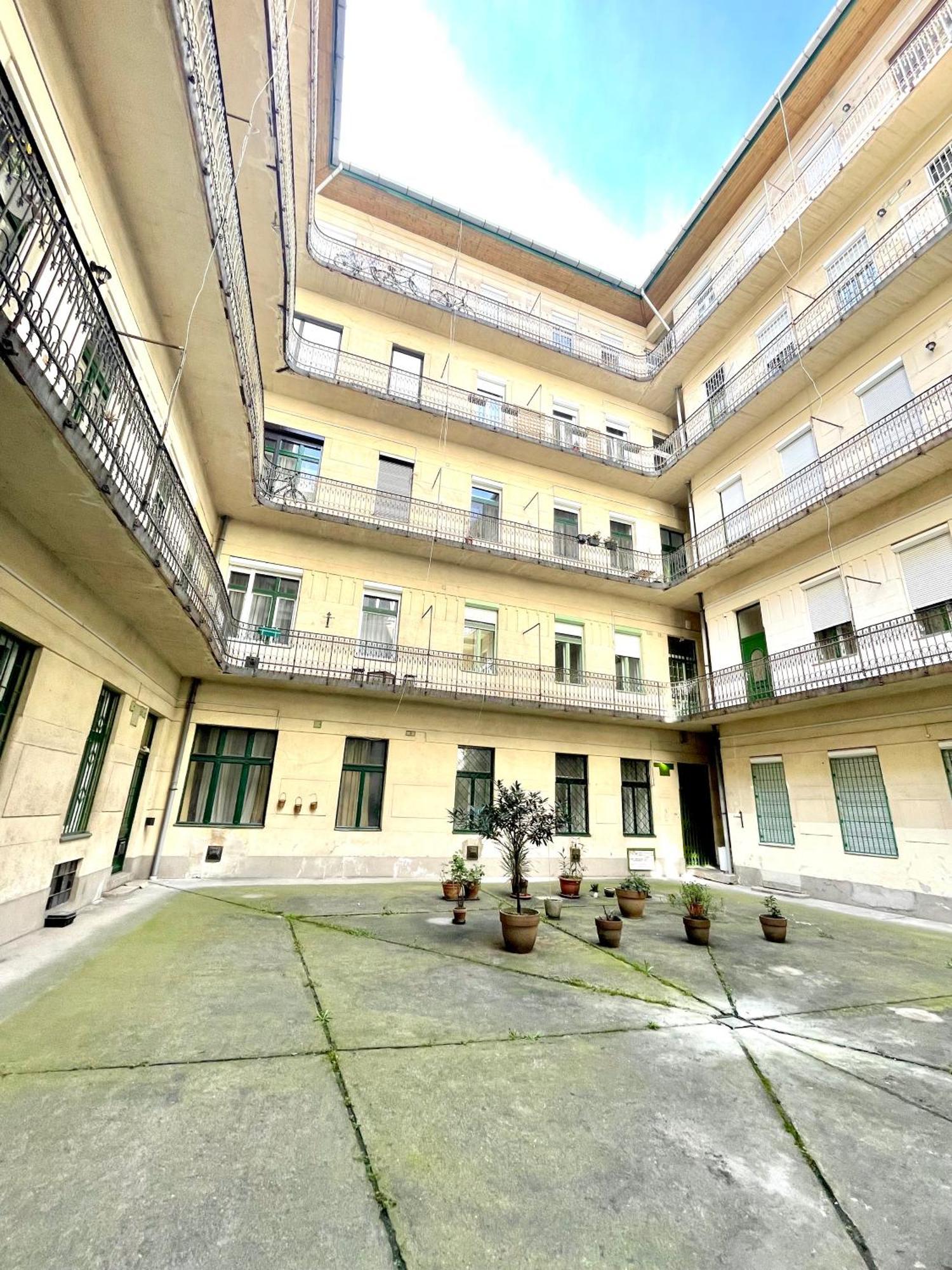 Teresian Apartment Near The Andrassy Street Free Air Conditioner Free Coffee Budapesta Exterior foto